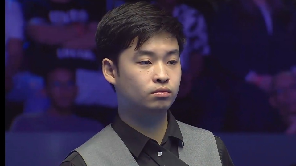 默承担头球 默承担头球